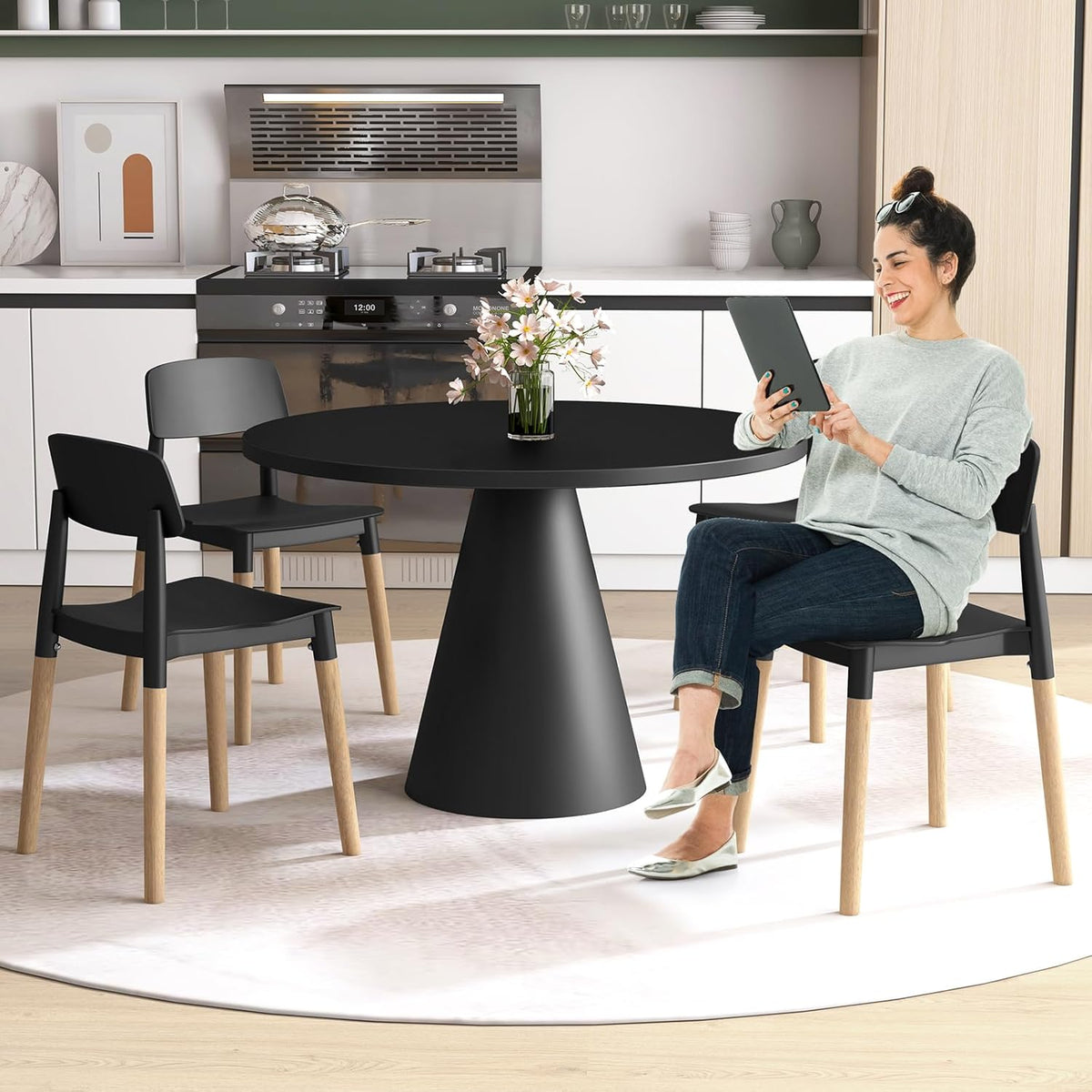 Giantex Modern Dining Chairs Set of 4, Plastic Dining Side Chair Set w/Sturdy Wooden Legs, Ergonomic Backrest & Wide Seat, Armless Kitchen Chairs for Dining Room Living Room Restaurant Cafe (Black)
