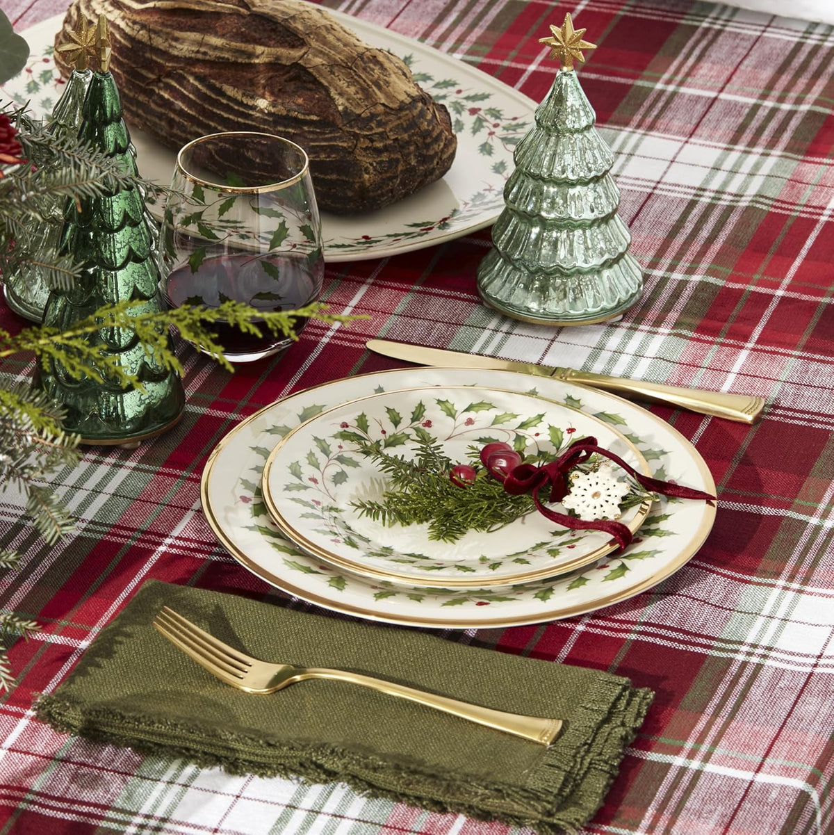 Lenox 899203 Holiday 18-Piece Dinnerware Set, Service For 6
