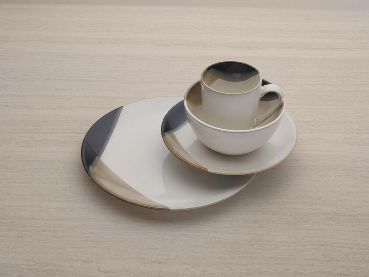 Mikasa Gourmet Basics Caden 16-Piece Stoneware Dinnerware Set, Service for 4, White Glossy Center with Black and Tan Two-Tone Reactive Glaze, Dishwasher and Microwave Safe
